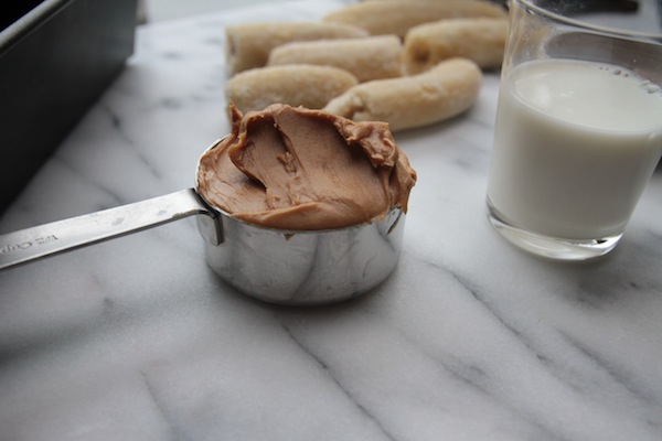 Peanut Butter Banana Frozen Yogurt // shutterbean