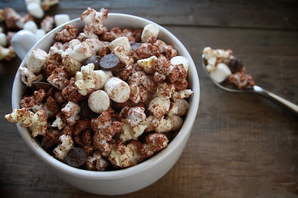 Hot Cocoa Popcorn // shutterbean