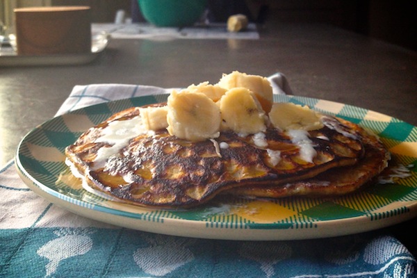 Flourless Pumpkin Spice Pancakes // shutterbean