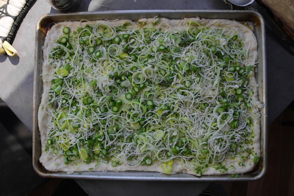 Asparagus & Leek Pizza // shutterbean