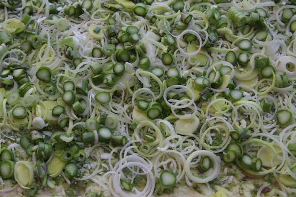 Asparagus & Leek Pizza // shutterbean