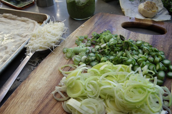 Asparagus & Leek Pizza // shutterbean