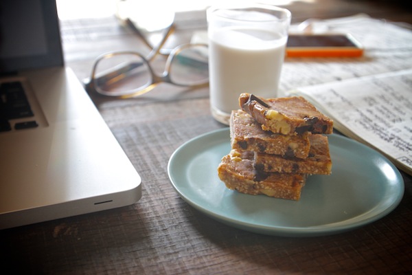 Chocolate Chip Cookie Energy Bars // shutterbean