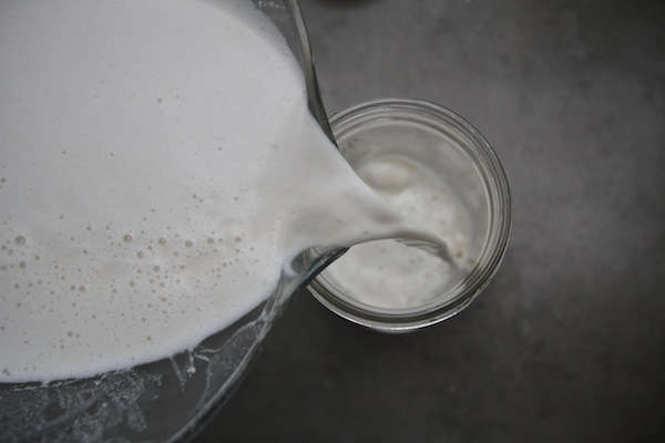 Homemade Vanilla Almond Milk // shutterbean
