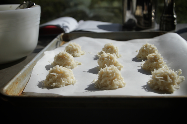 Salted Caramel Macaroons // shutterbean