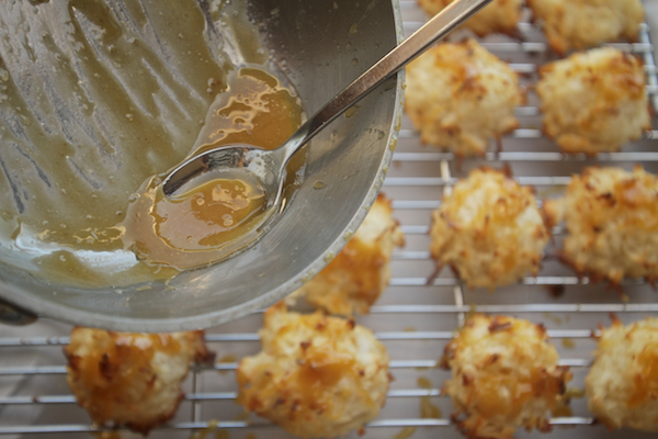 Salted Caramel Macaroons // shutterbean