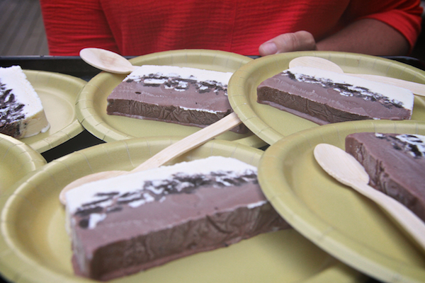 Cookies & Cream Ice Cream Cake // shutterbean