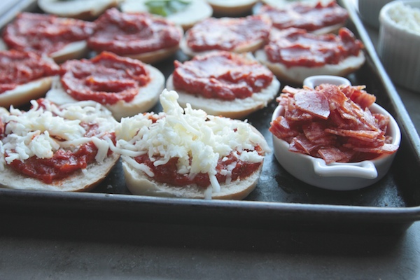 Make Your Own PIZZA BAGELS!! // shutterbean