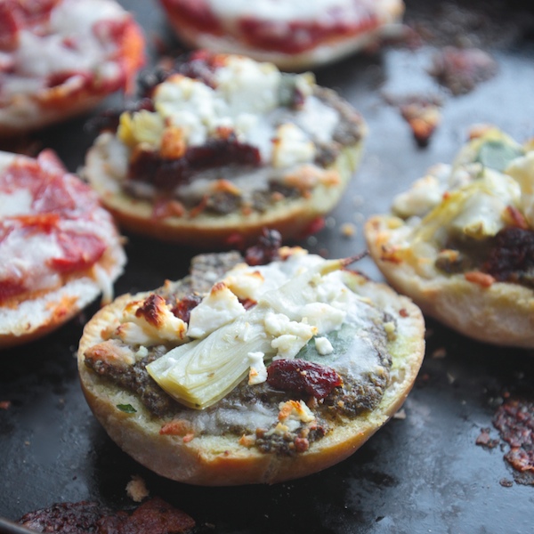 Make Your Own PIZZA BAGELS!! // shutterbean