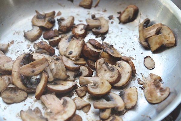 Sausage + Mushroom Pizza Bowls || shutterbean 