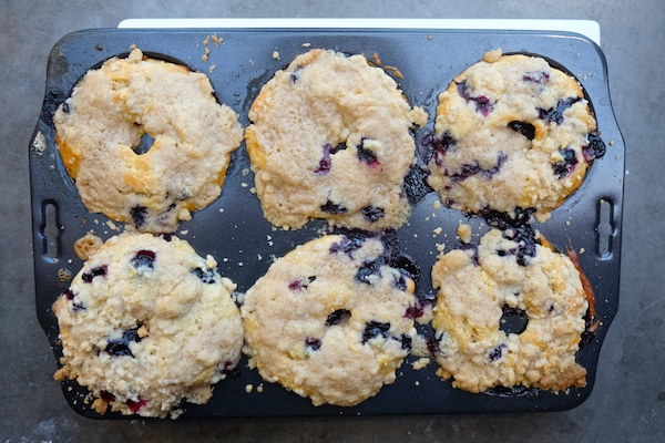 Baked Blueberry Crumb Doughnuts // shutterbean