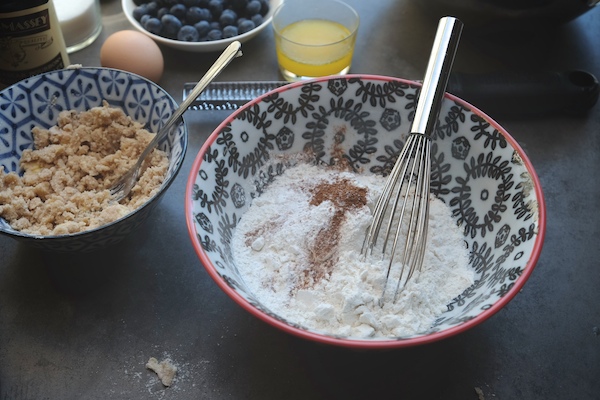 Baked Blueberry Crumb Doughnuts // shutterbean