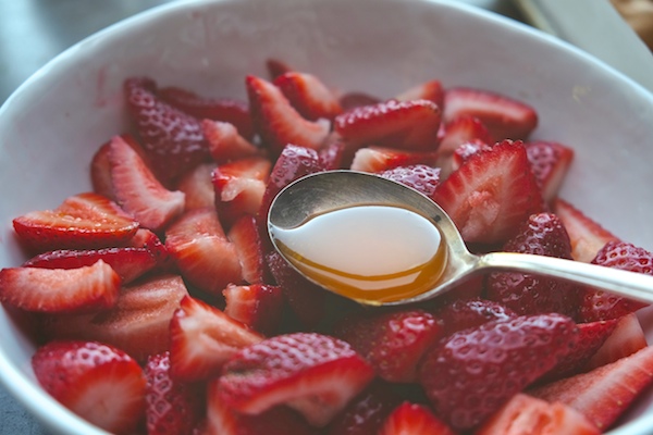 Brown Sugar Meringues with Strawberries & Cream // shutterbean