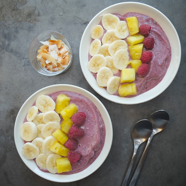 Tropical Smoothie Bowls // shutterbean