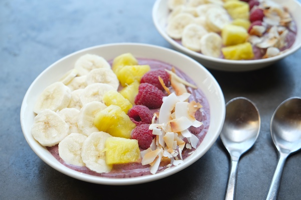 Tropical Smoothie Bowls // shutterbean