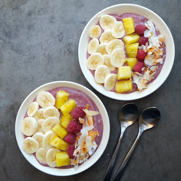 Tropical Smoothie Bowls // shutterbean