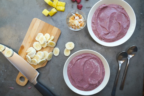 Tropical Smoothie Bowls // shutterbean