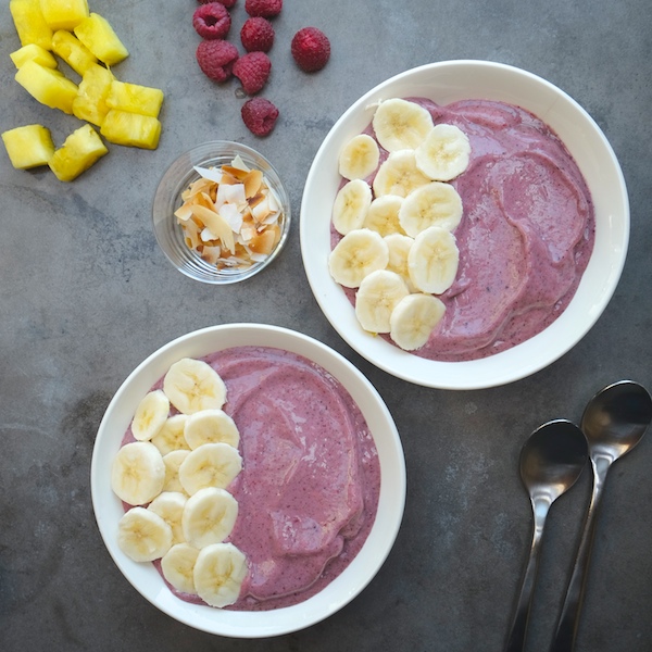 Tropical Smoothie Bowls // shutterbean