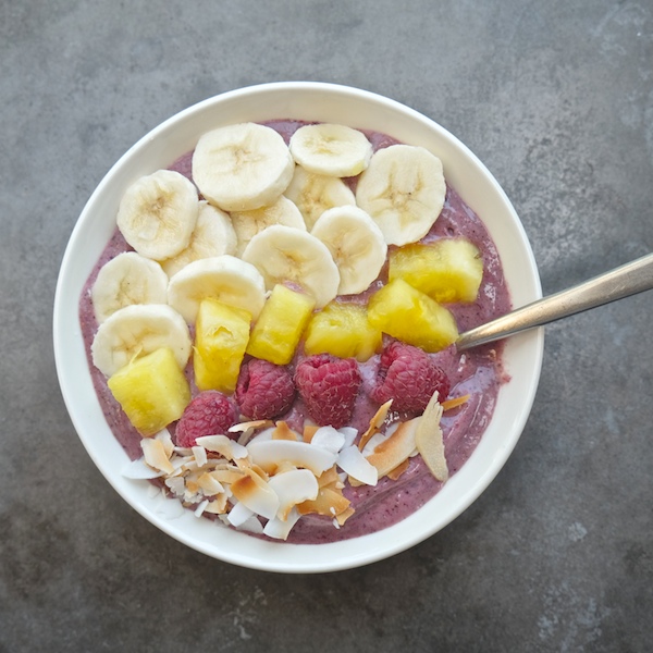 Tropical Smoothie Bowls // shutterbean