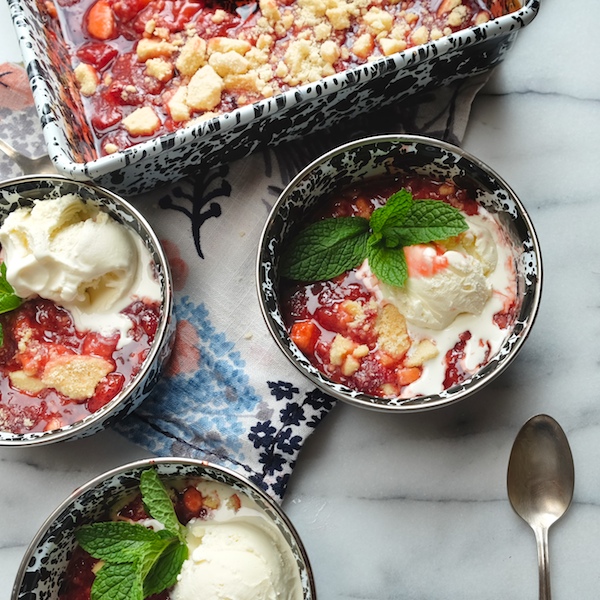 Shortbread Strawberry Crumble // shutterbean