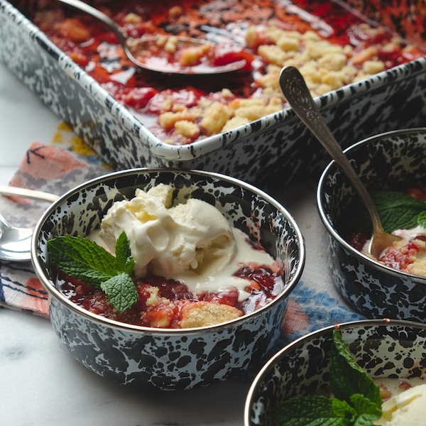 Shortbread Strawberry Crumble // shutterbean