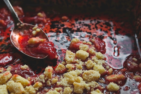 Shortbread Strawberry Crumble // shutterbean