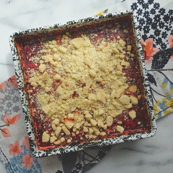 Shortbread Strawberry Crumble // shutterbean