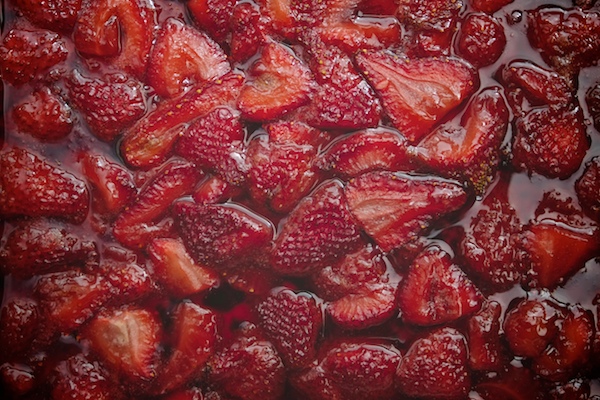 Shortbread Strawberry Crumble // shutterbean