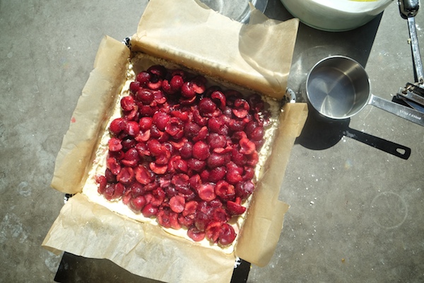 No patience to make a pie? Check out the recipe for these Cherry Pie Crumble Bars on Shutterbean.com! 