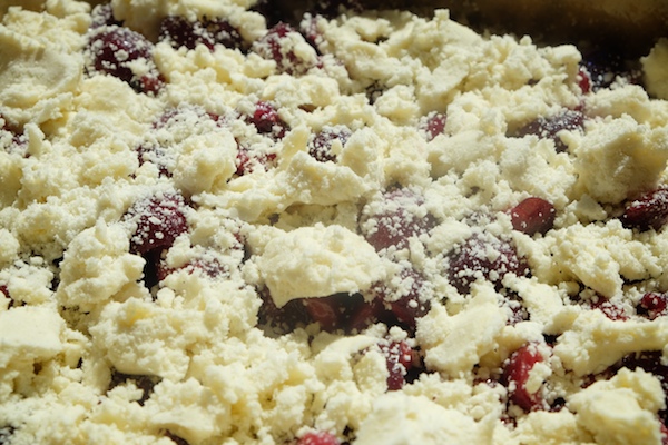 No patience to make a pie? Check out the recipe for these Cherry Pie Crumble Bars on Shutterbean.com! 