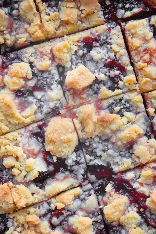 No patience to make a pie? Check out the recipe for these Cherry Pie Crumble Bars on Shutterbean.com! 
