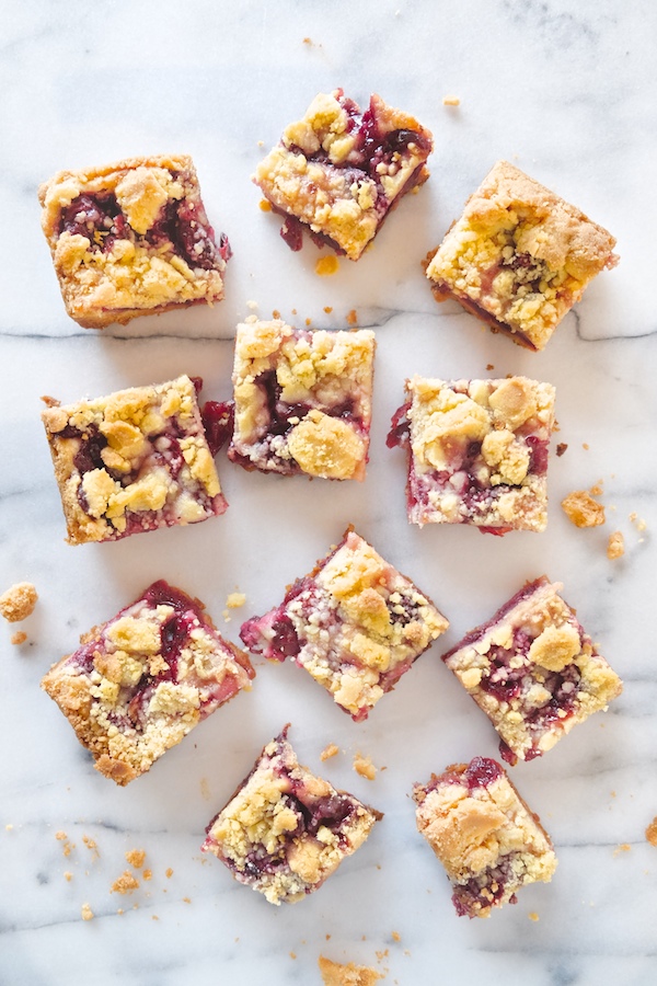 No patience to make a pie? Check out the recipe for these Cherry Pie Crumble Bars on Shutterbean.com! 