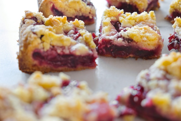 No patience to make a pie? Check out the recipe for these Cherry Pie Crumble Bars on Shutterbean.com! 