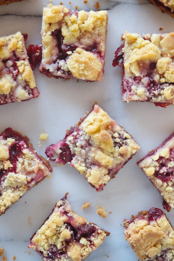 No patience to make a pie? Check out the recipe for these Cherry Pie Crumble Bars on Shutterbean.com! 