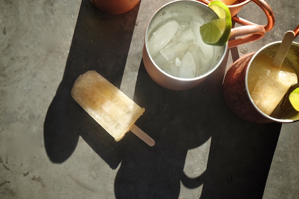 Combine your favorite cocktail with a popsicle with these Moscow Mule Popsicles! Recipe on Shutterbean.com 