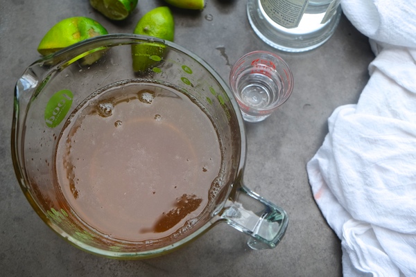 Combine your favorite cocktail with a popsicle with these Moscow Mule Popsicles! Recipe on Shutterbean.com 