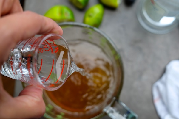 Combine your favorite cocktail with a popsicle with these Moscow Mule Popsicles! Recipe on Shutterbean.com 