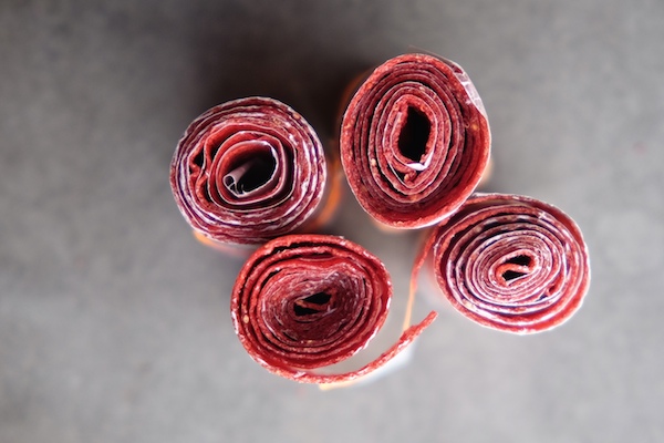 These Strawberry Roll-Ups make a GREAT addition to school lunches thanks to a quick whirl with the @Vitamix Blender. Check out the recipe on Shutterbean.com!