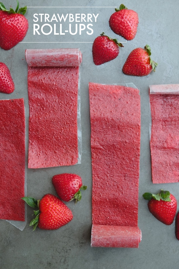 These Strawberry Roll-Ups make a GREAT addition to school lunches thanks to a quick whirl with the @Vitamix Blender. Check out the recipe on Shutterbean.com!