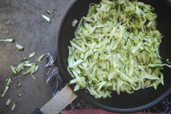 Whip up a really quick dinner for one with this Zucchini Noodles & Sausage recipe on Shutterbean.com !