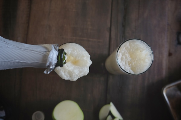 Shake up your dessert game with these Caramel Apple Floats. Find the recipe on Shutterbean.com!