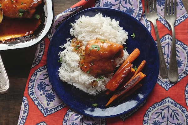 The most delicious & simple Apricot Glazed Chicken Thigh recipe can be found at Shutterbean.com! 