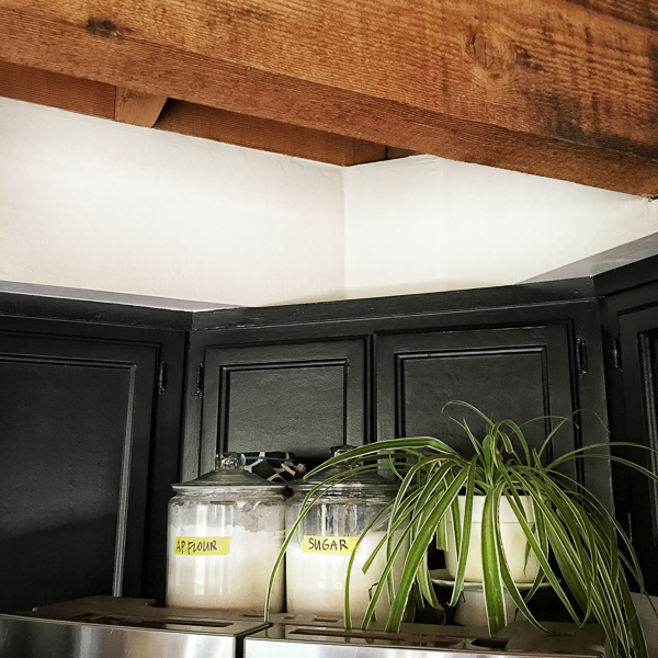 See how Tracy of Shutterbean transforms her taupe kitchen cabinets to BLACK. Around the House: The Kitchen After photos are on Shutterbean.com!