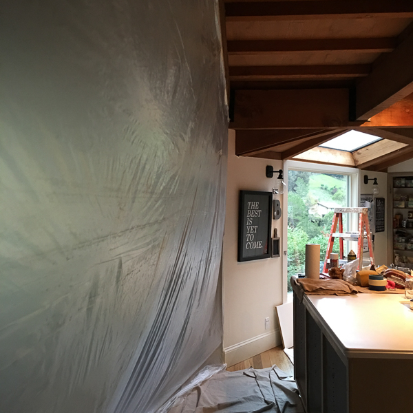 See how Tracy of Shutterbean transforms her taupe kitchen cabinets to BLACK. Around the House: The Kitchen After photos are on Shutterbean.com!