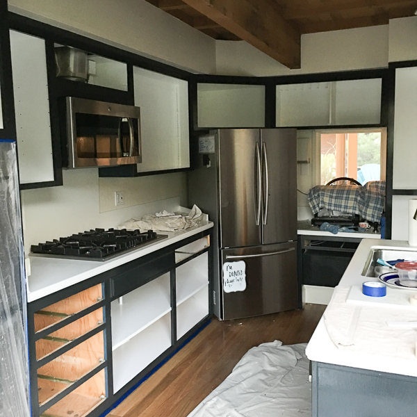 See how Tracy of Shutterbean transforms her taupe kitchen cabinets to BLACK. Around the House: The Kitchen After photos are on Shutterbean.com!