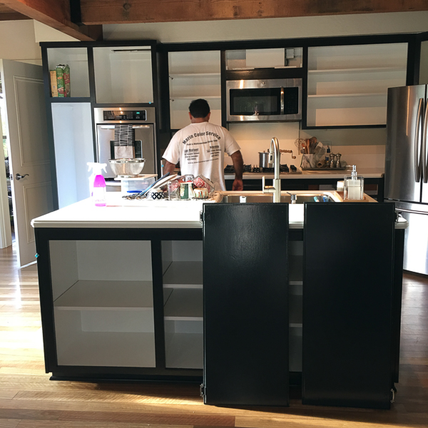 See how Tracy of Shutterbean transforms her taupe kitchen cabinets to BLACK. Around the House: The Kitchen After photos are on Shutterbean.com!