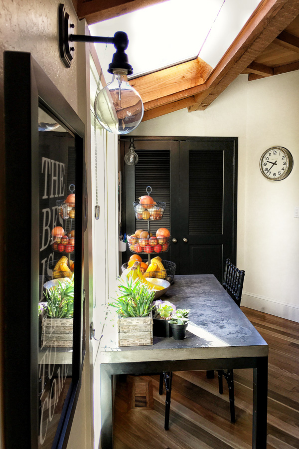 See how Tracy of Shutterbean transforms her taupe kitchen cabinets to BLACK. Around the House: The Kitchen After photos are on Shutterbean.com!