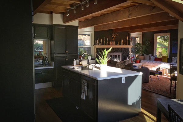 See how Tracy of Shutterbean transforms her taupe kitchen cabinets to BLACK. Around the House: The Kitchen After photos are on Shutterbean.com!