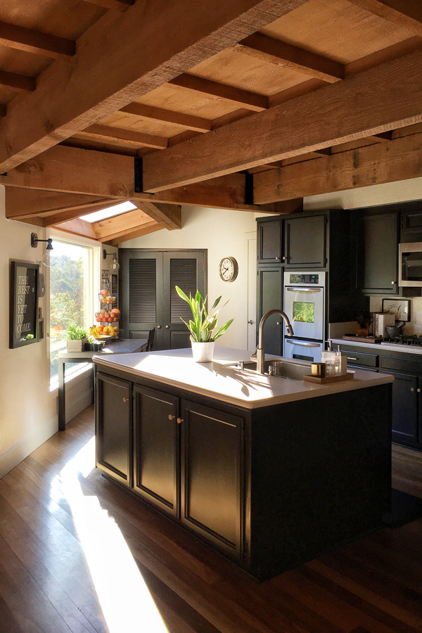 See how Tracy of Shutterbean transforms her taupe kitchen cabinets to BLACK. Around the House: The Kitchen After photos are on Shutterbean.com!