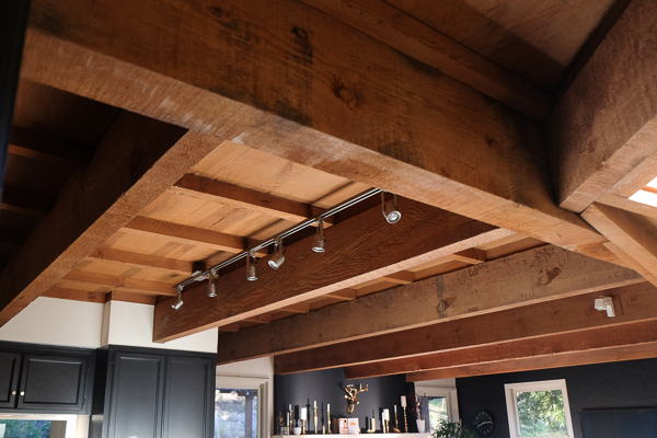 See how Tracy of Shutterbean transforms her taupe kitchen cabinets to BLACK. Around the House: The Kitchen After photos are on Shutterbean.com!